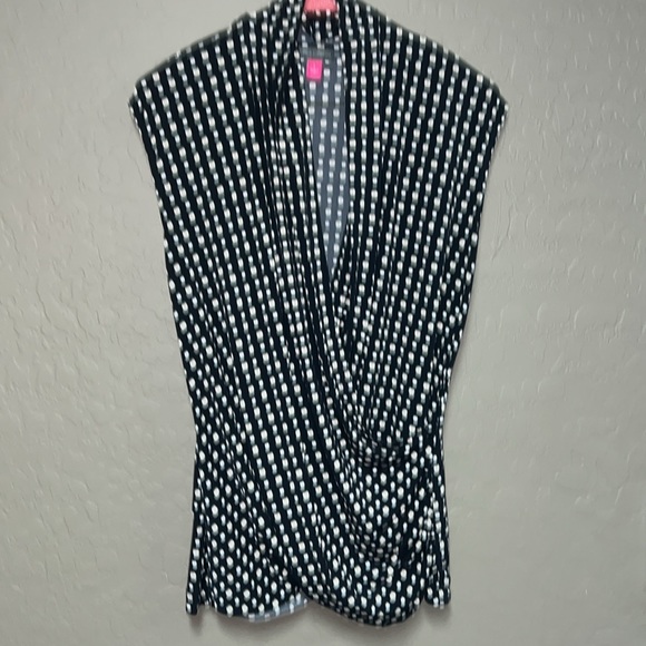 Vince Camuto Side Ruched Top - Picture 2 of 9